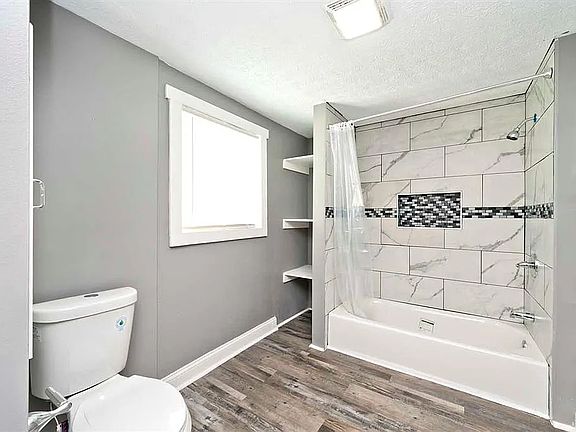 3rd image of 439 N Warman Ave
