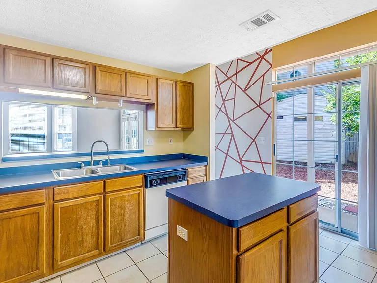 13 Chatelaine Cir SE #1 — Photo 14