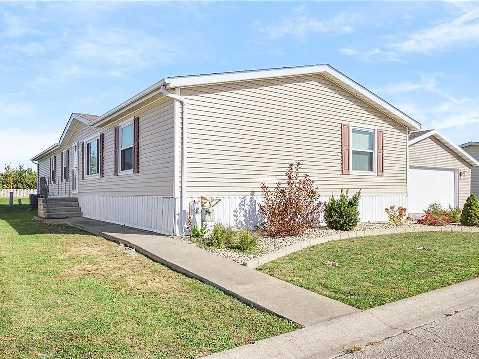 1st image of 405 Autumn Oaks Rd