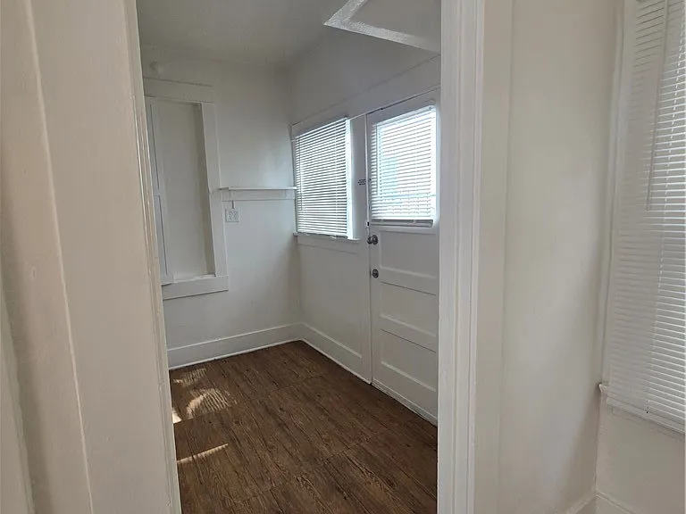 942 E 2nd St #12.5 — Photo 8
