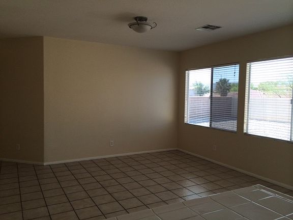 3rd image of 2513 Stanwood Ave