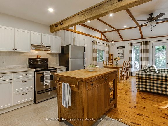 2nd image of 369 Tiny Beaches Rd S