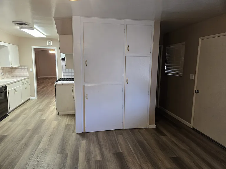 1860 W Henderson Ave #A — Photo 28