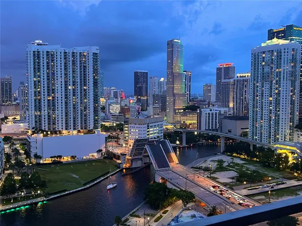 88 SW 7th St, Miami, FL