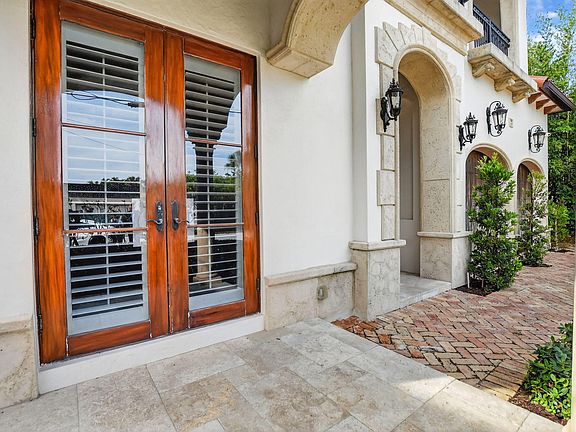 4th image of 33 SE Olive Way