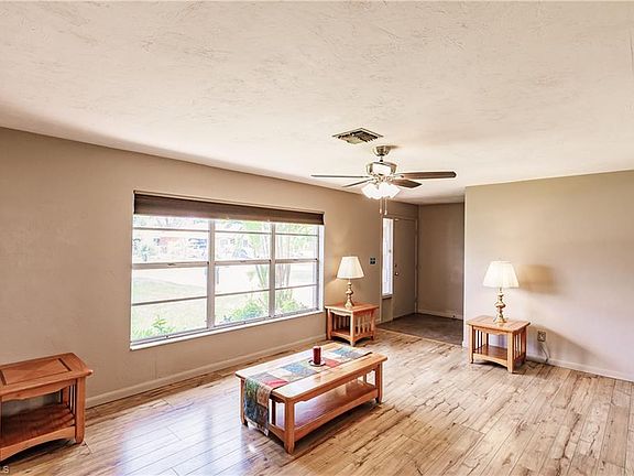 5th image of 1647 Cheshire Cir W