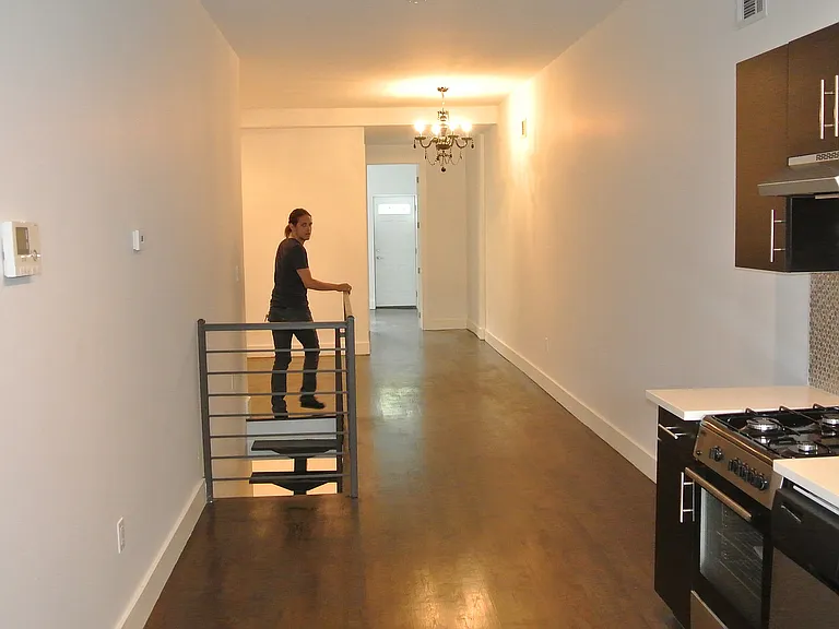 289 Harman St #1L — Photo 4