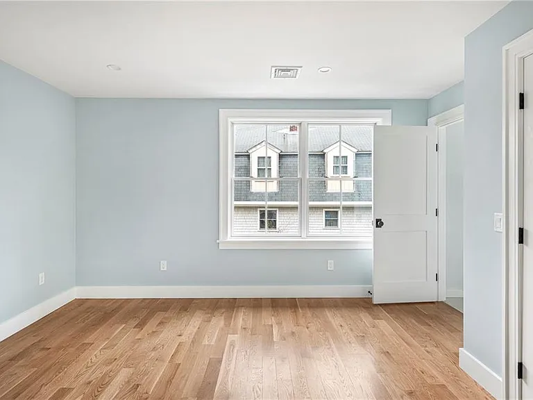 118 Newport Ave — Photo 26