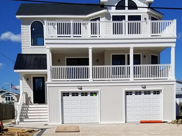 303 W 4th St, Ship Bottom, NJ 08008