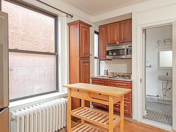 4th image of 300 8th Ave APT 3N