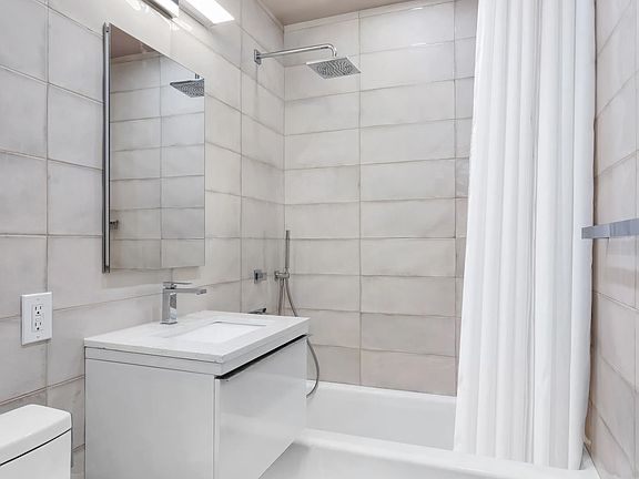 5th image of 77 W 55th St APT 10G