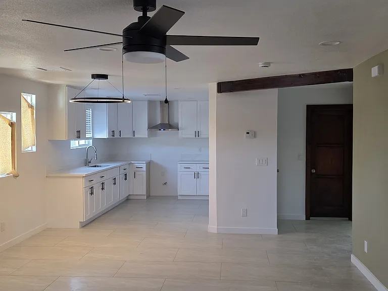 1042 Franklin Ave — Photo 6