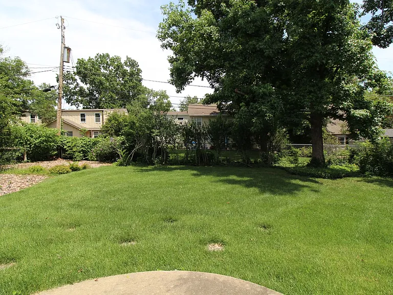9913 Perry Dr — Photo 32