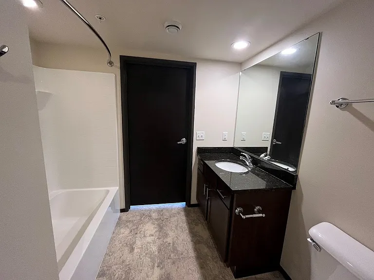 Galaxie High Rise Apartments — Photo 49