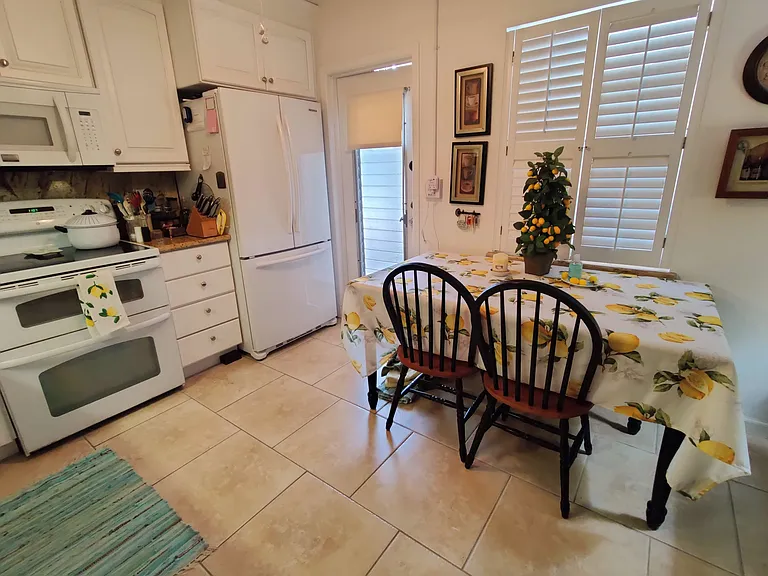 509 W Venice Ave #107 — Photo 7