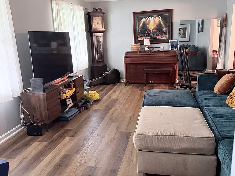 107 Sherwood Dr — Photo 2