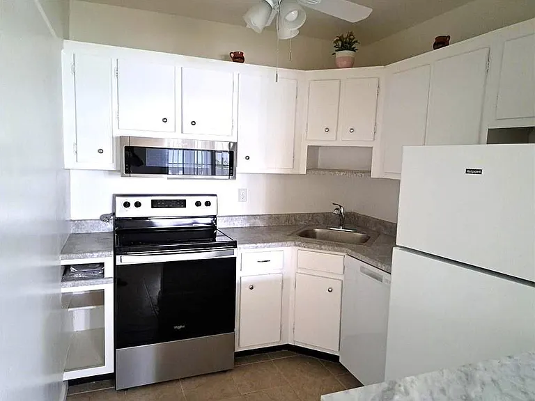 2455 NE 51st St #E-307 — Photo 2