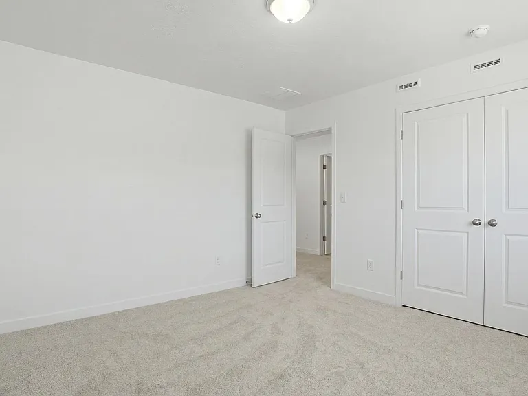 154 E Parade Ave — Photo 20