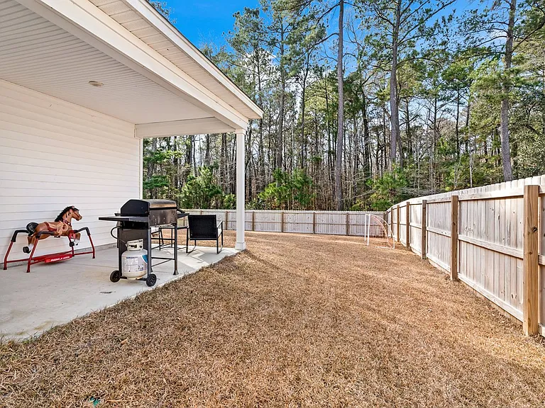 565 Abigail St — Photo 28