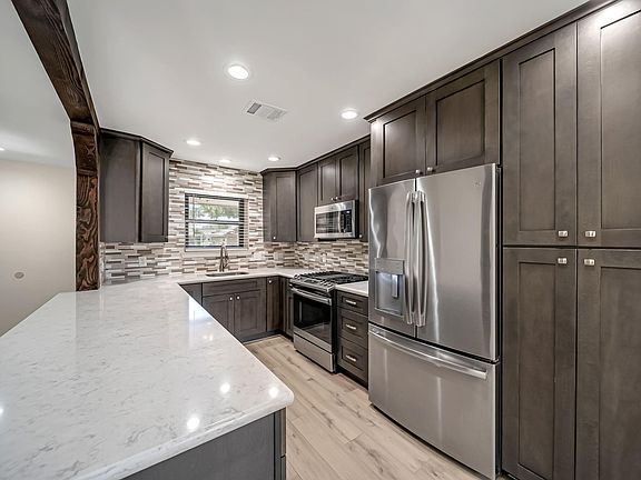 5th image of 1113 Warren St