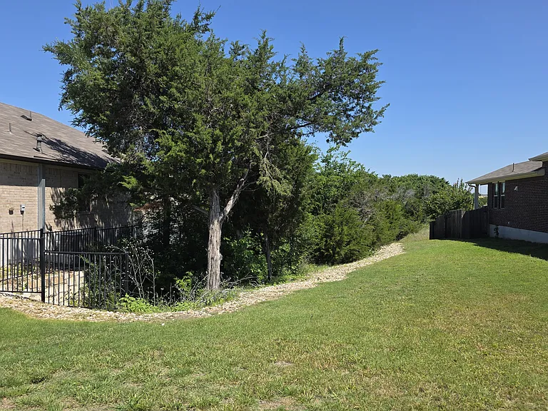 1609 Gerald Ln — Photo 37