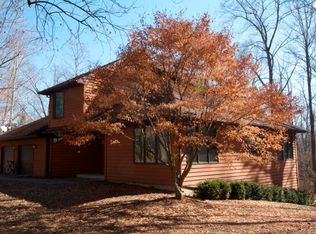 24 Lake Shore Ct, Carbondale, IL 62902