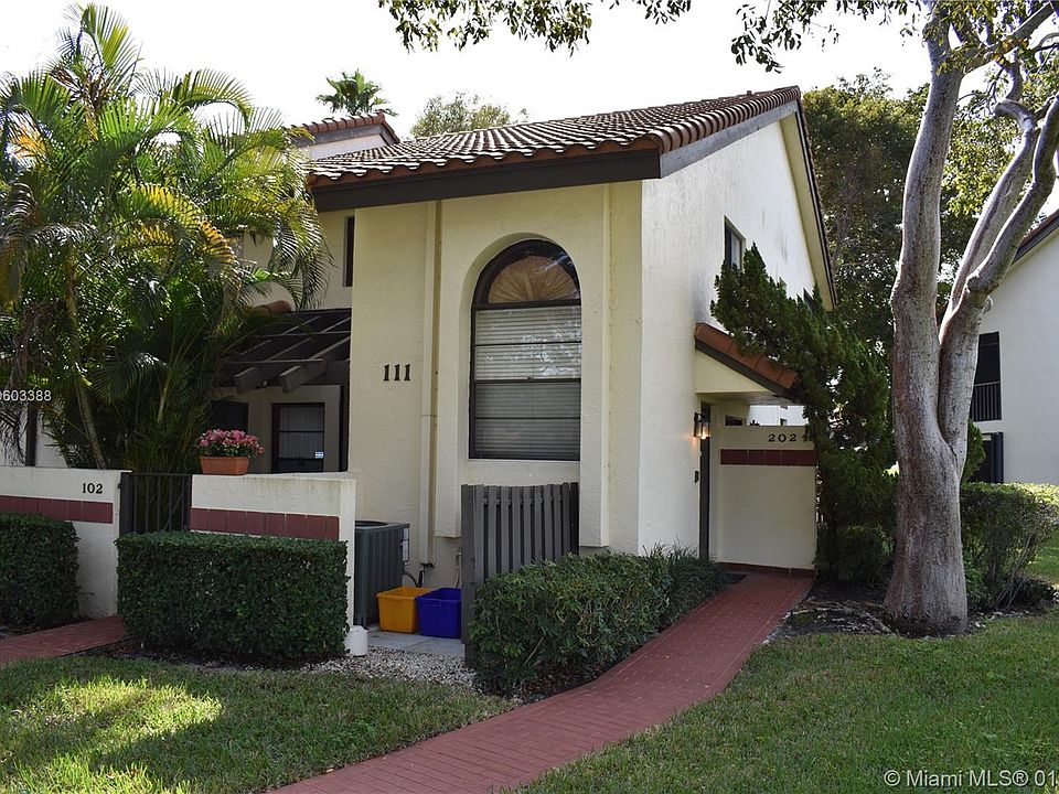 1st image of 10247 N Circle Lake Dr APT 202