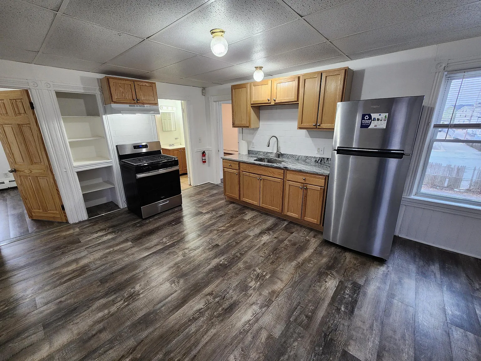 3 bed, 1050 sqft, $1,750 — Photo 2