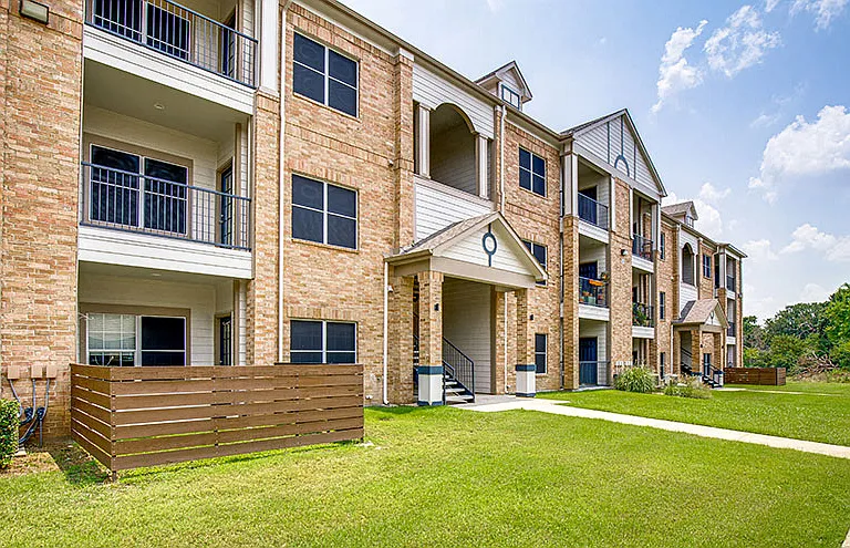 Towne Crossing Apartments — Photo 32