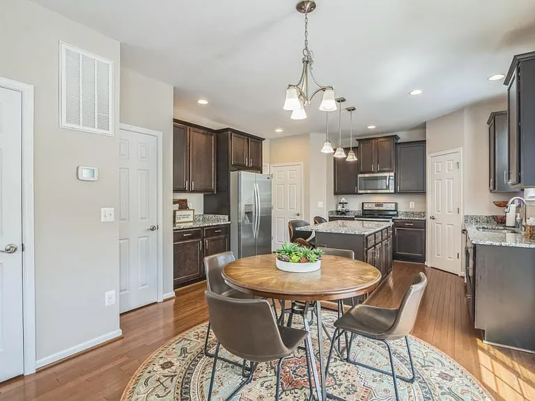 48 Ellison Ct — Photo 16