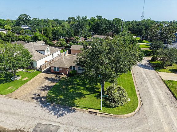 5th image of 9602 Long Branch Ln