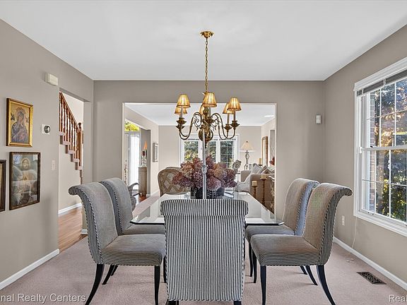 5th image of 47708 Royal Pointe Dr