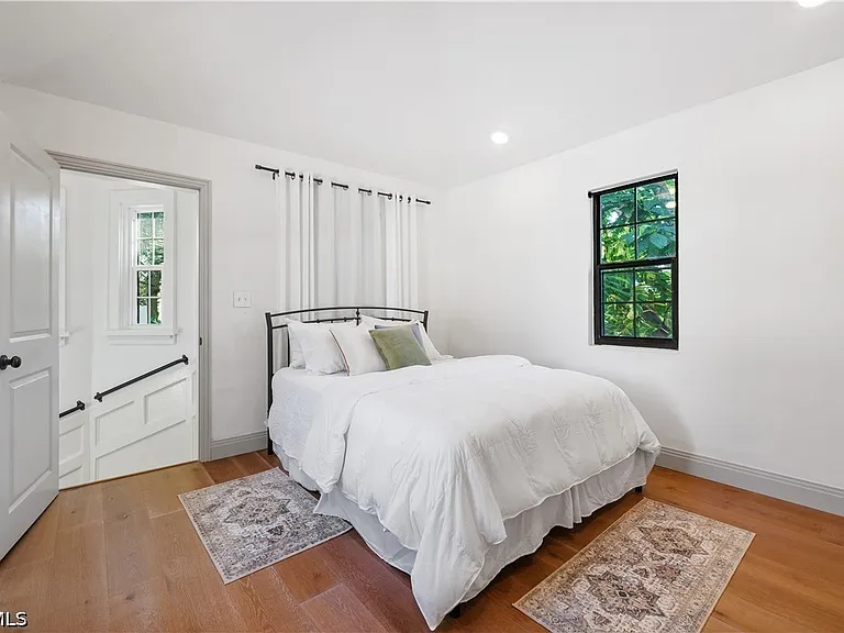 2408 Euclid Ave — Photo 17