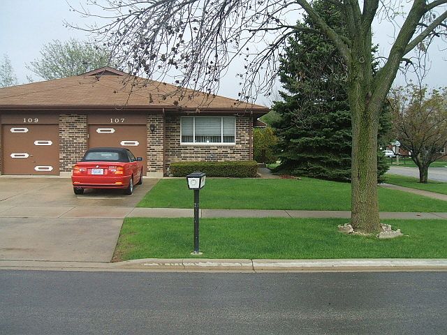 1st image of 107 Paramount Dr