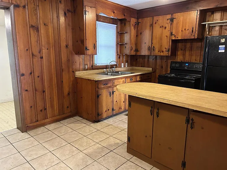 1229 Indiana Ave — Photo 3