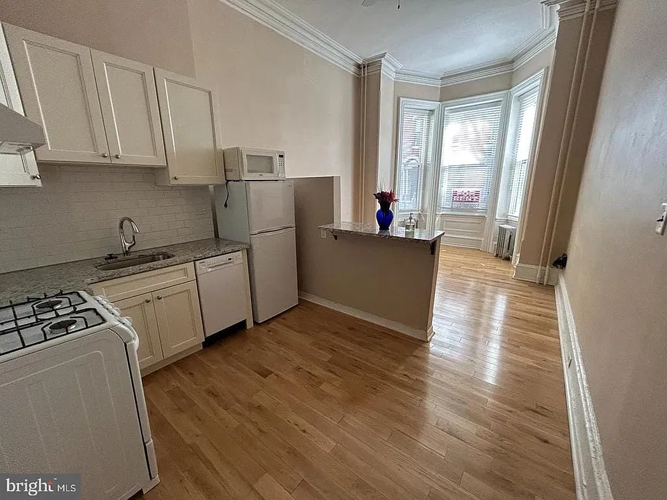152 N 21st St #1F