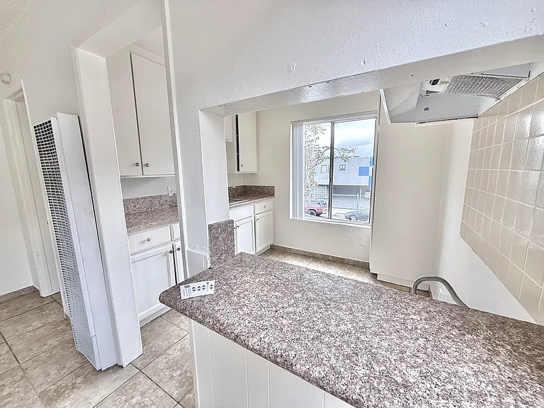 14143 Delano St #5 — Photo 7
