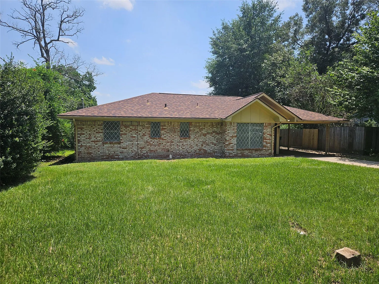 3 bed, 1.5 bath, 1128 sqft, $1,450 — Photo 2