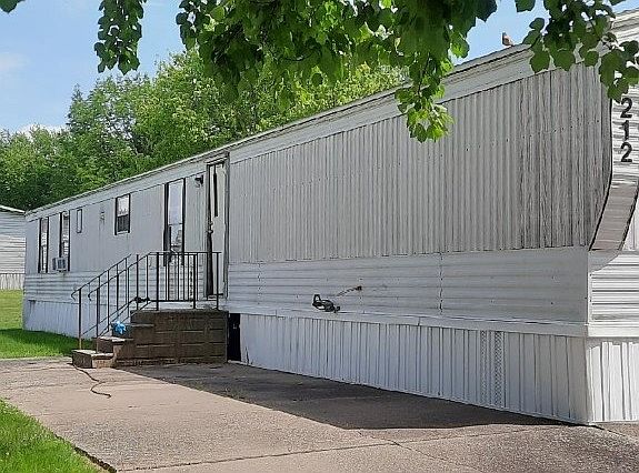2nd image of 212 Nicholas Dr