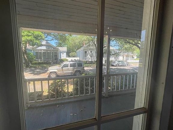 4th image of 955 Charleston St