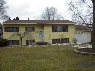 100 Clooney Dr, Henrietta, NY 14467