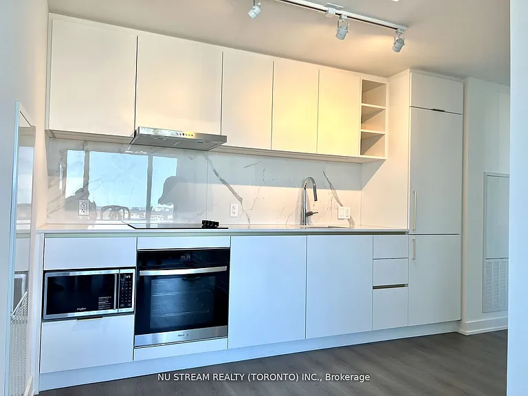 8 Wellesley St W #5507 — Photo 7