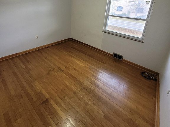 5th image of 128 Morrison Dr