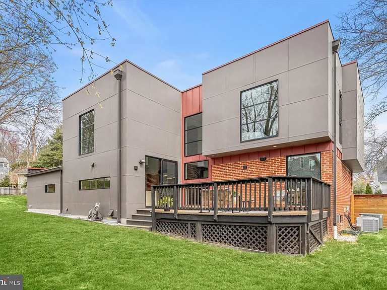 3004 N Underwood St — Photo 69