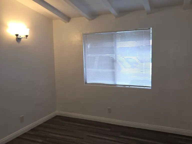 560 E Oakland Ave — Photo 22