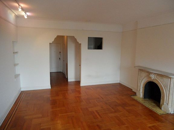 4th image of 6 Montague Ter #D3