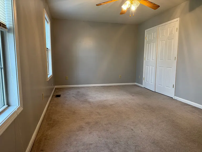 247 E Green St #B — Photo 13