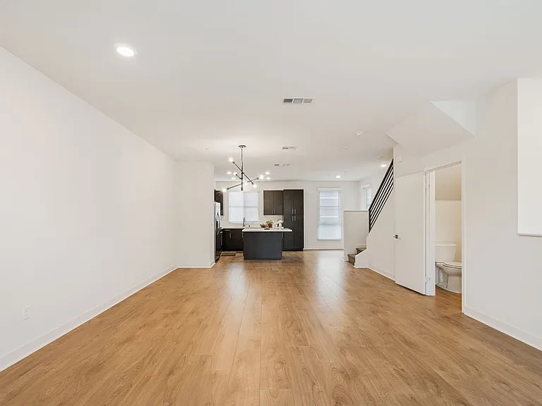2700 E Chaucer St #14 — Photo 9