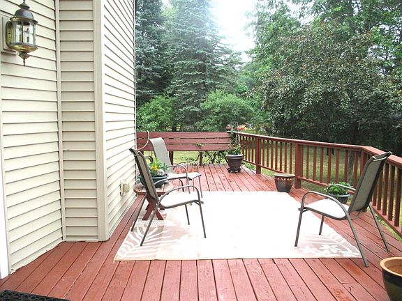 3rd image of 272 Carriage Road