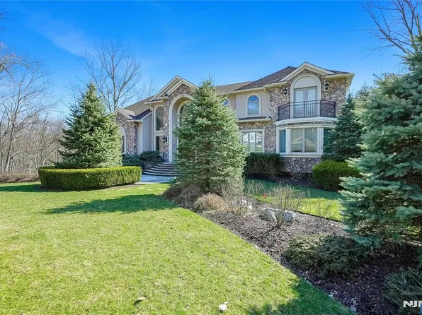 69 Woodland Rd, Montvale, NJ 07645